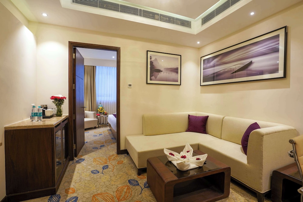 Suite, 1 King Bed, Non Smoking (Separate Living Room) - Photo 1