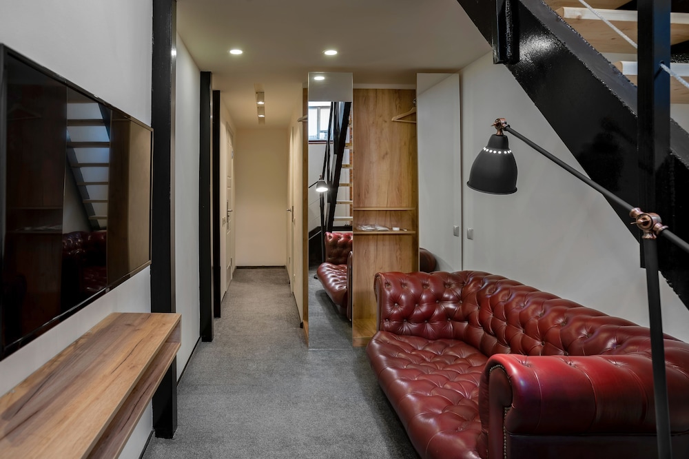 Luxury Duplex, 1 King Bed with Sofa bed photo 2