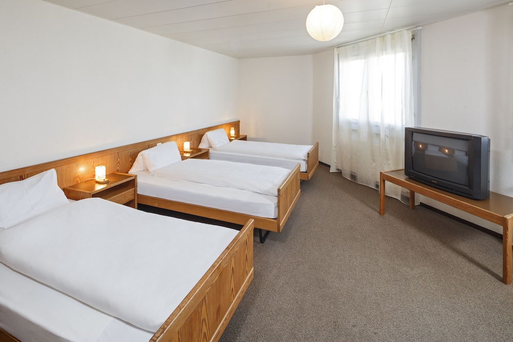 Classic Quadruple Room, Mountain View photo 2