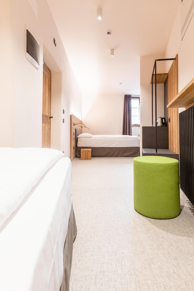 Standard Double Room - Photo 8