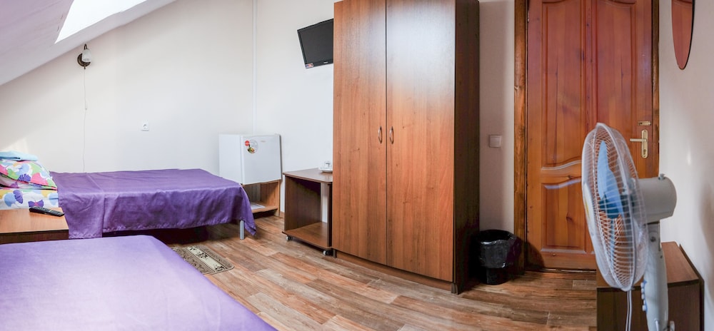 Economy Twin Room, 2 Twin Beds photo 1