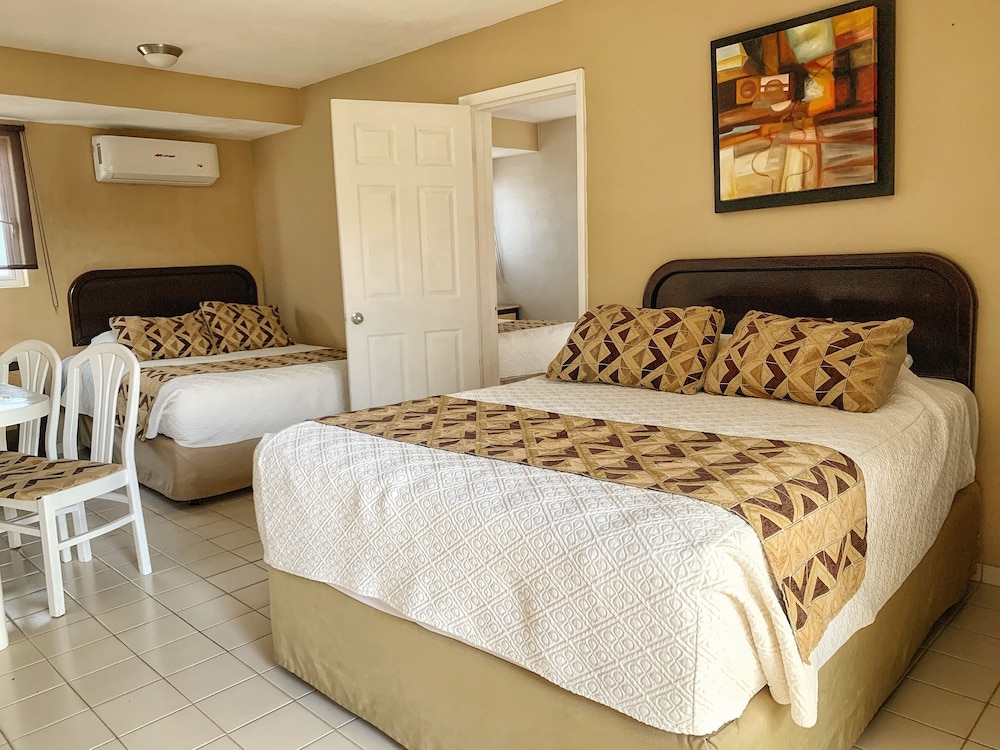 Family Room, 2 Bedrooms, Pool View - Photo 5