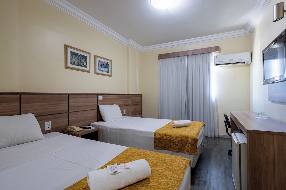Deluxe Triple Room, Multiple Beds - Photo 3
