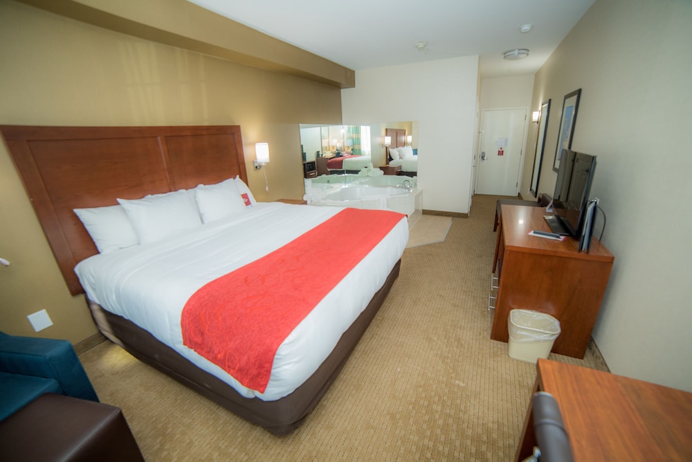 Deluxe Room, 1 King Bed, Non Smoking, Jetted Tub - Photo 2
