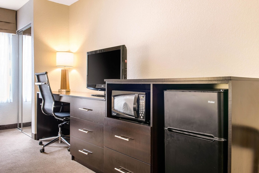 Standard Room, 1 Queen Bed - Photo 4