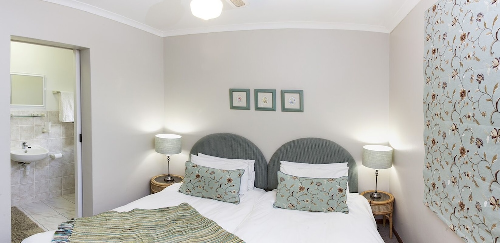 Superior Suite, Garden Area photo 1
