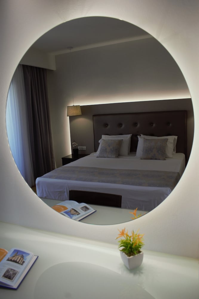 Superior Double or Twin Room - Photo 7