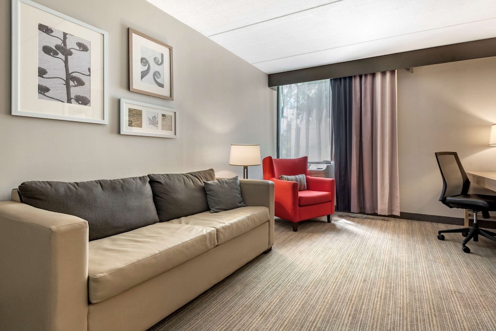 Suite, Multiple Beds, Non Smoking - Photo 3