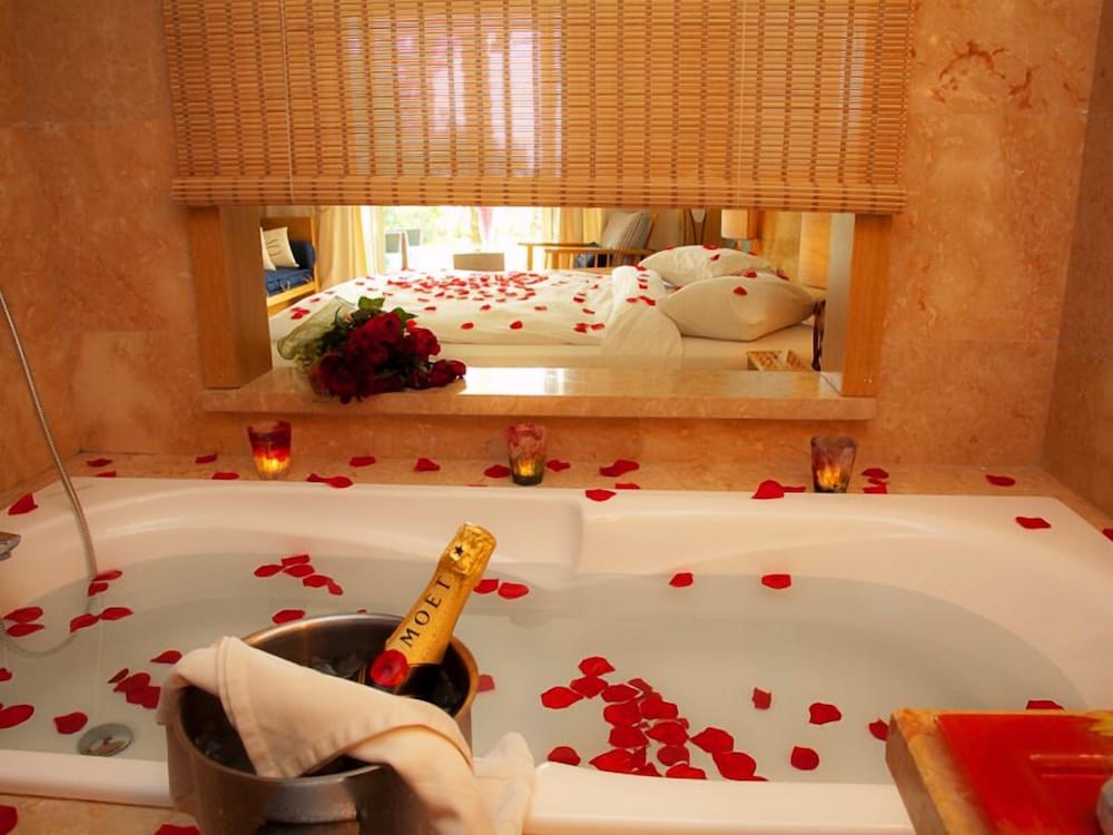 Honeymoon Room photo 2