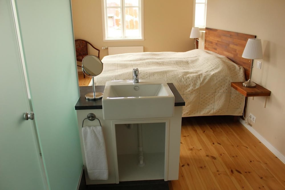 Double or Twin Room, Private Bathroom, Sea View photo 2