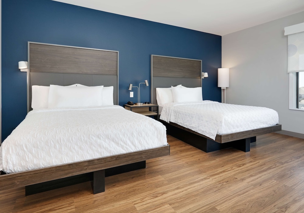 Room, 2 Queen Beds, Accessible (Roll-In Shower, Hearing & Mobility) - Photo 4