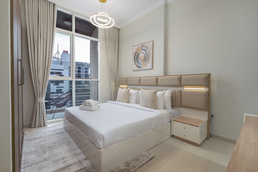 Luxury Apartment, 3 Bedrooms, Balcony, City View