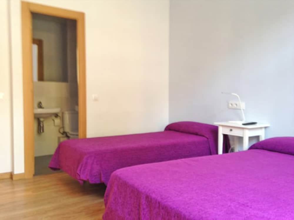 Double or Twin Room, 1 Bedroom, Private Bathroom