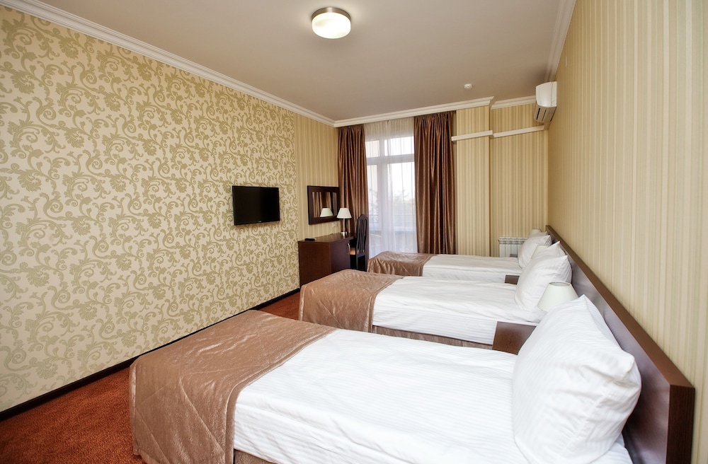 Standard Triple Room, Balcony photo 3