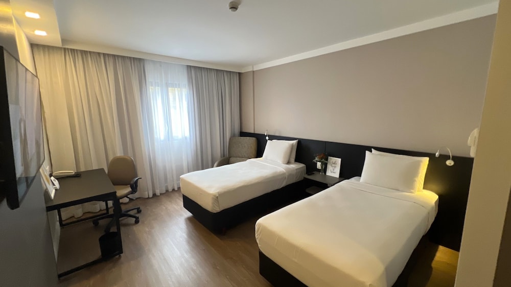 Standard Twin Room, 2 Twin Beds - Photo 1