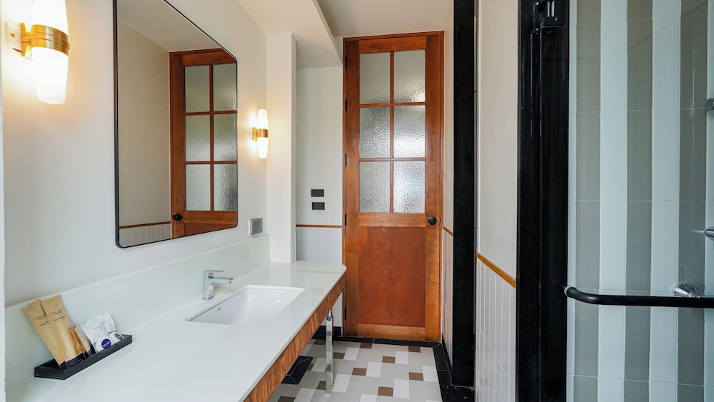 Family Lagoon Villa (Free Drop-off Airport Transfer) - Photo 2