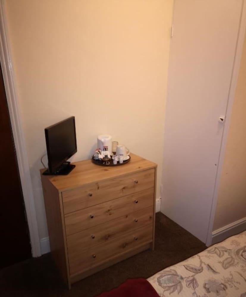 Single Room with Ensuite - Annexe photo 1