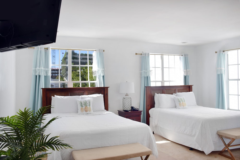 Deluxe Double Room, 2 Queen Beds - Photo 7