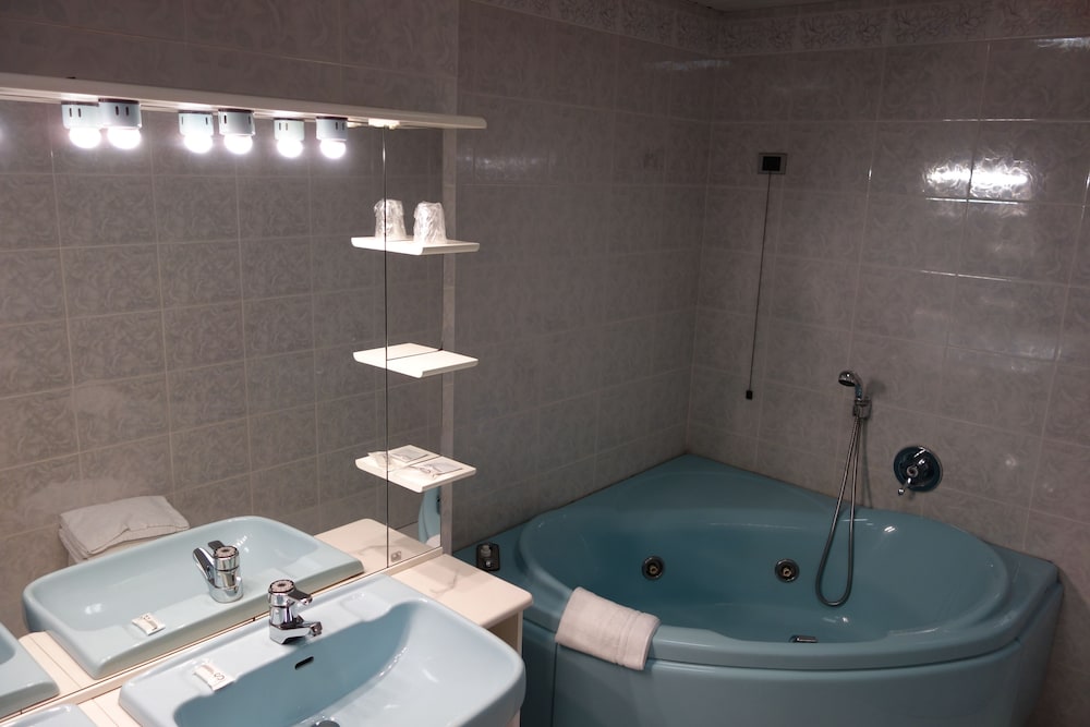 Family Triple Room, Non Smoking, Hot Tub photo 3