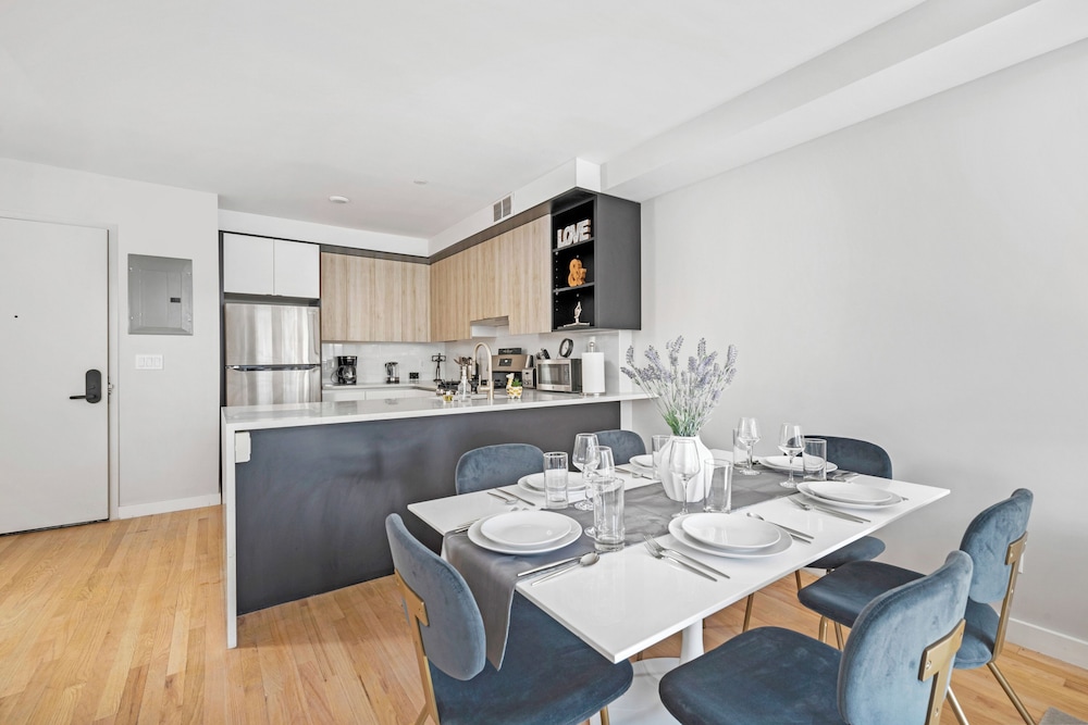 Presidential Apartment, 3 Bedrooms, Kitchen, City View photo 2