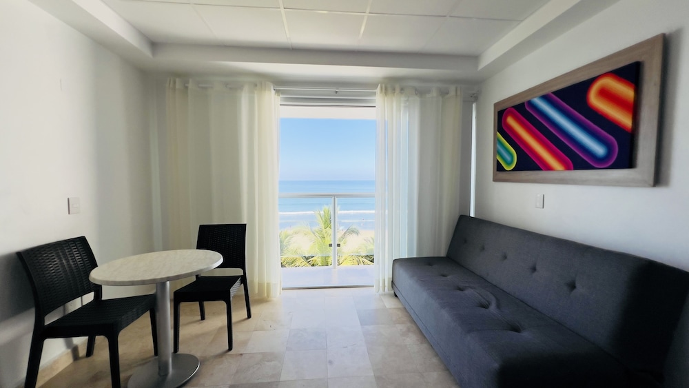 Junior Room, Balcony, Sea View - Photo 16