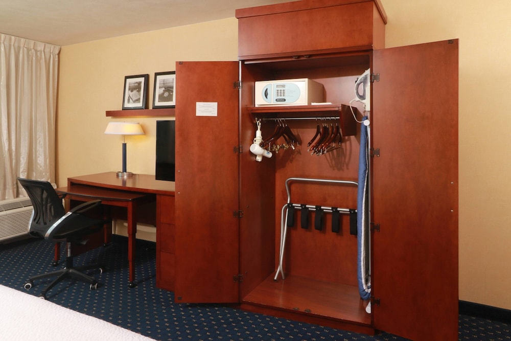 Suite, 1 Bedroom - Photo 12