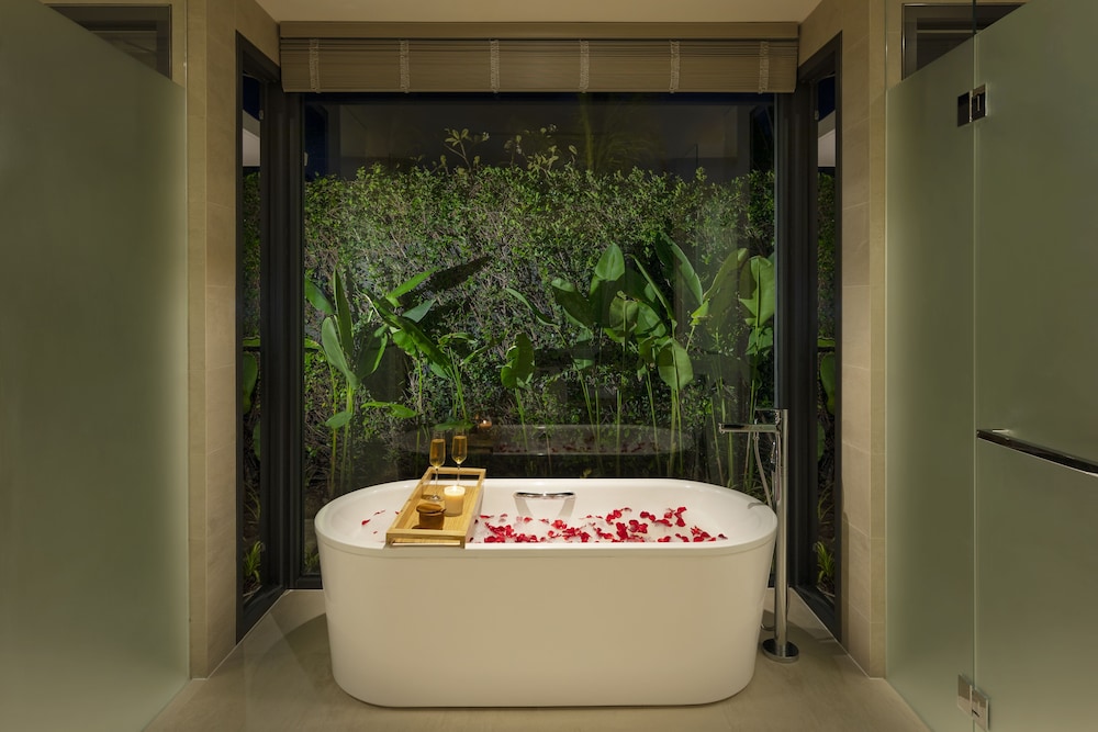 The Level 1-Bedroom Lakefront Pool Villa - Photo 5