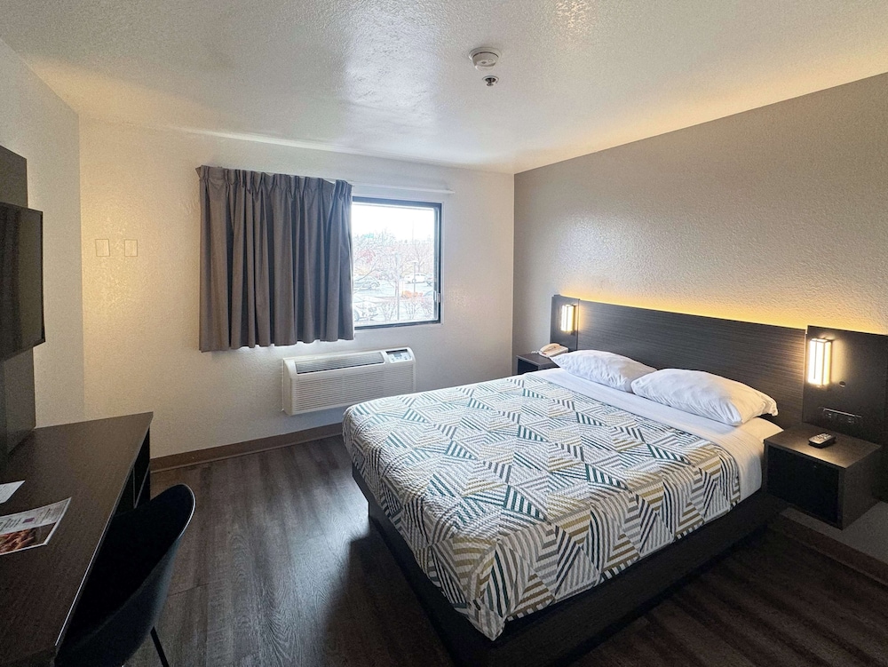Standard Room, 1 Queen Bed, Accessible, Non Smoking