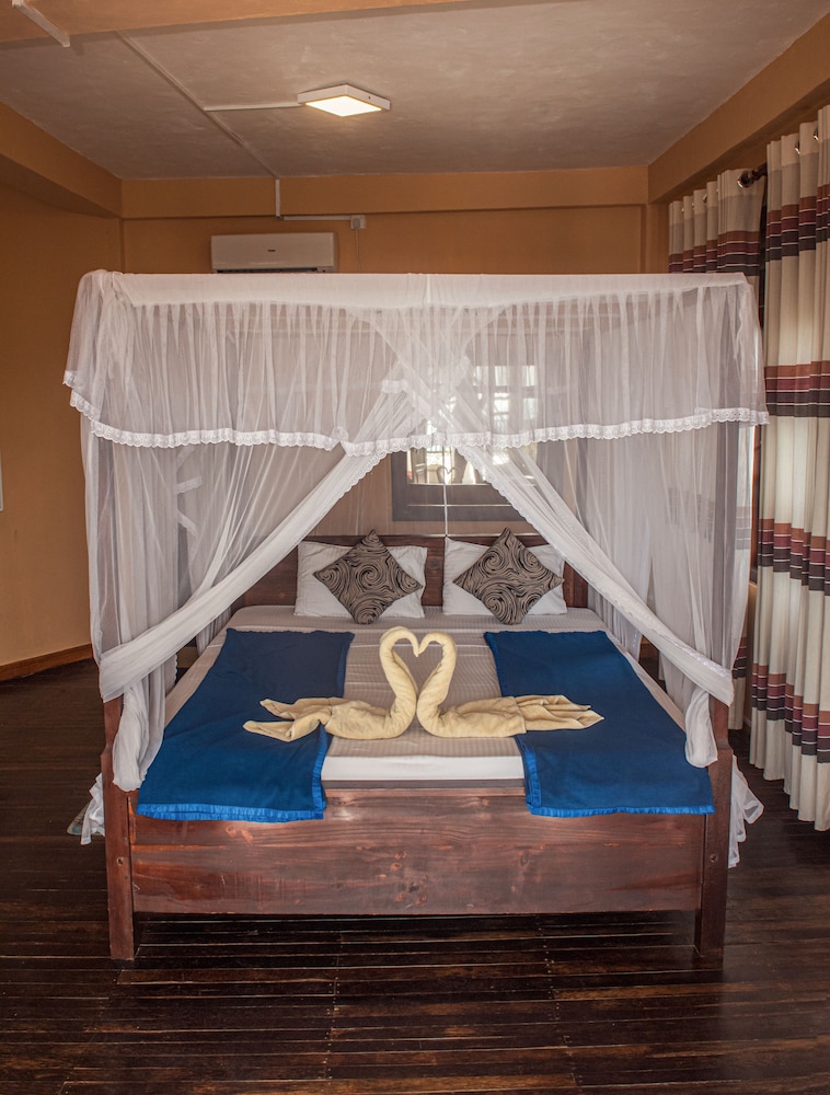 Deluxe Triple Room, Non Smoking, Mountain View