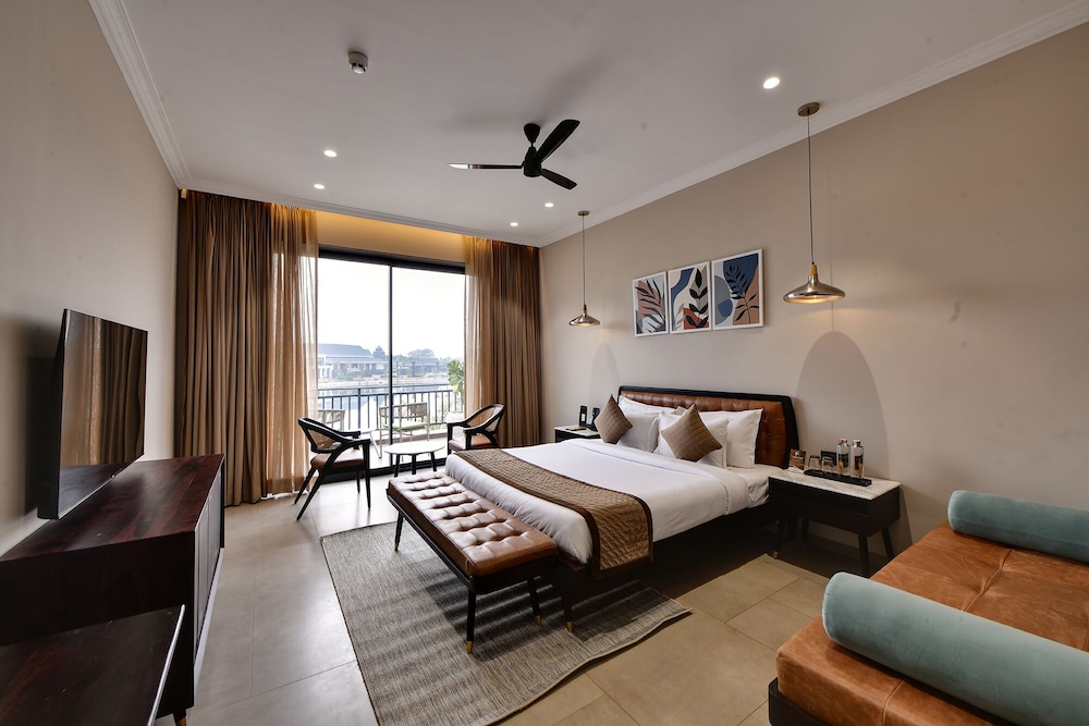 Executive Room, 1 King Bed, Non Smoking, Garden View