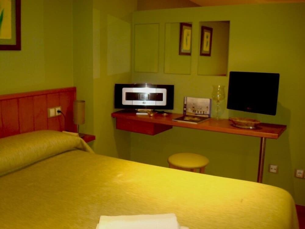 Room (Solano)
