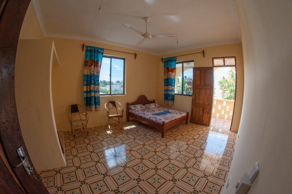 Double Or Twin Room, Shared Bathroom