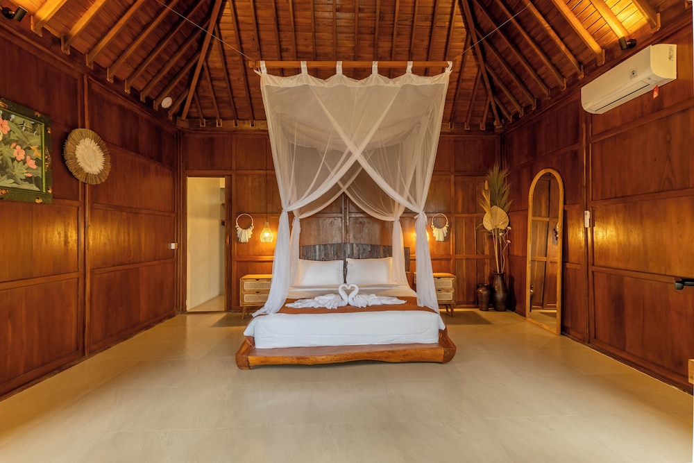 Standard Room, 1 King Bed, Sea View, Garden Area