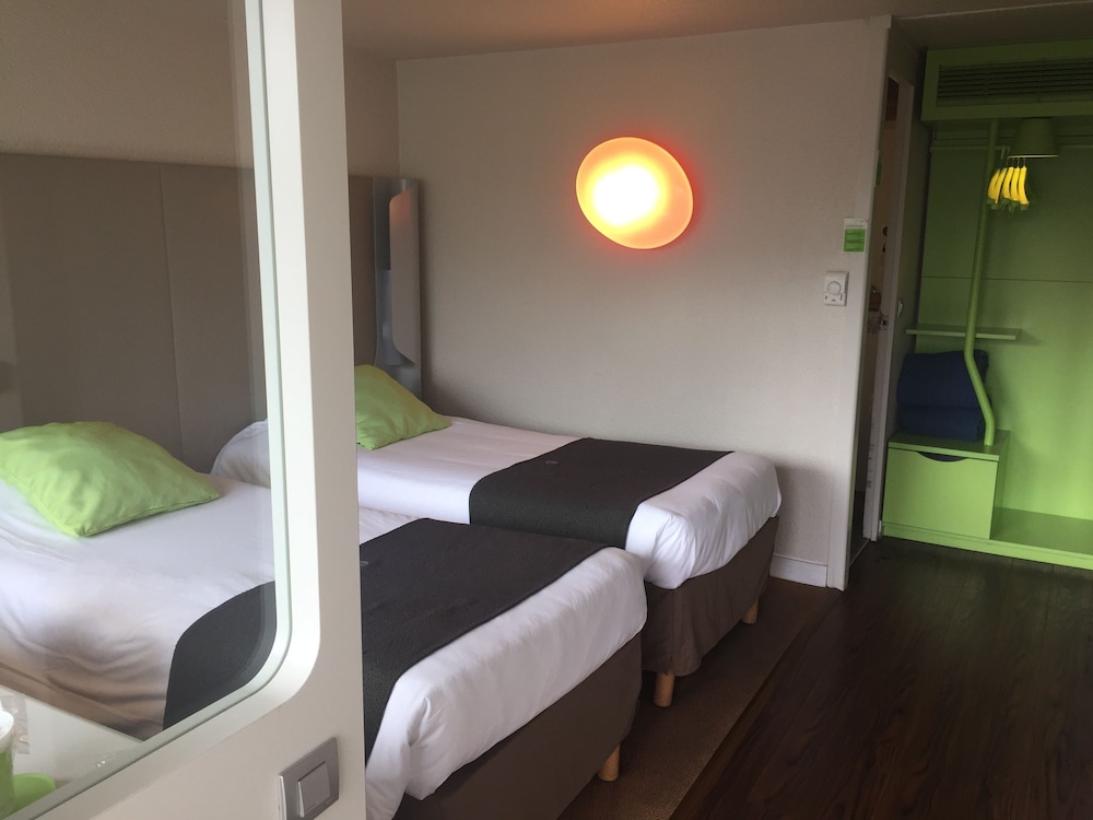 Standard Room, 2 Twin Beds - Photo 23