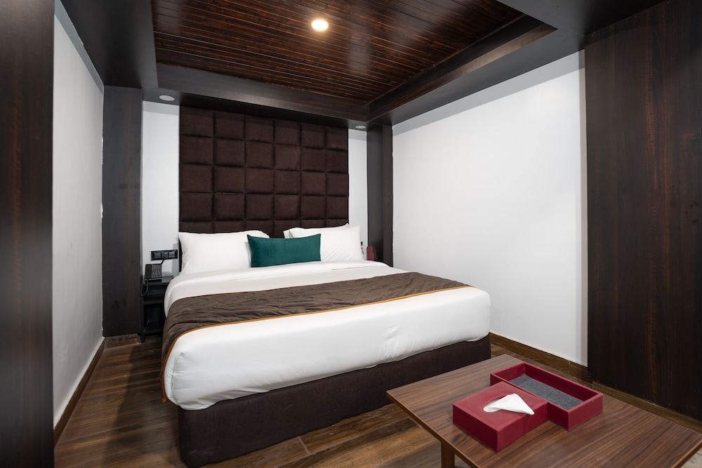 Deluxe Room - Photo 5