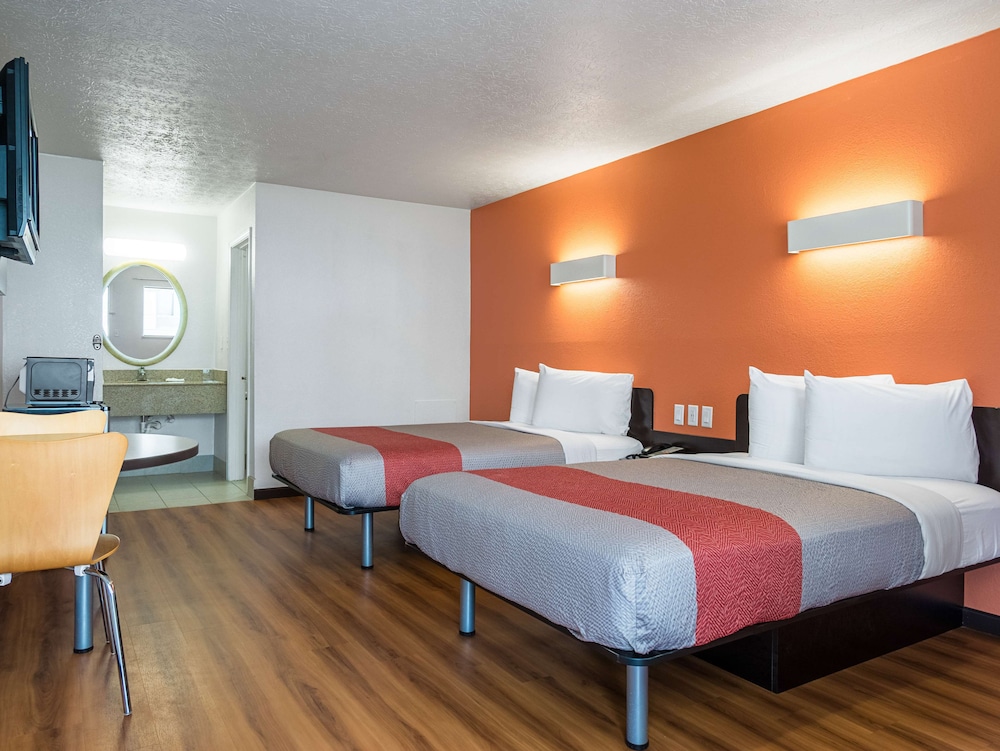 Standard Room, 2 Double Beds, Non Smoking - Photo 4