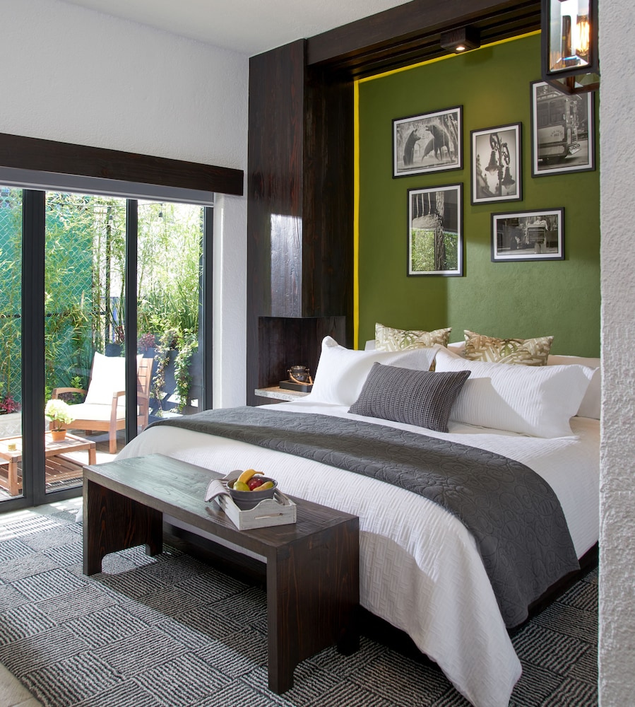 Design Suite, 1 King Bed, Non Smoking, Ensuite
