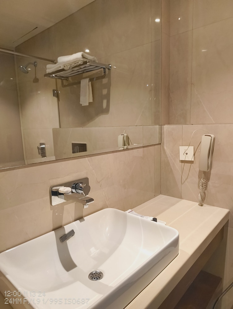 Super Deluxe Room - Photo 4