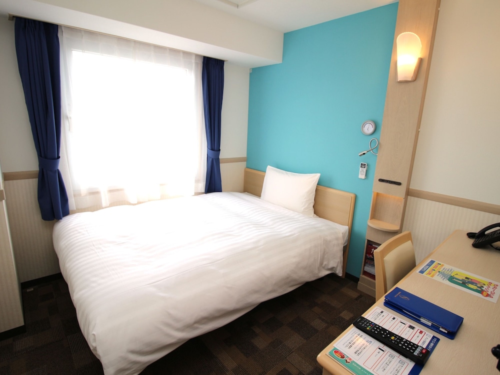 Standard Single Room, Smoking