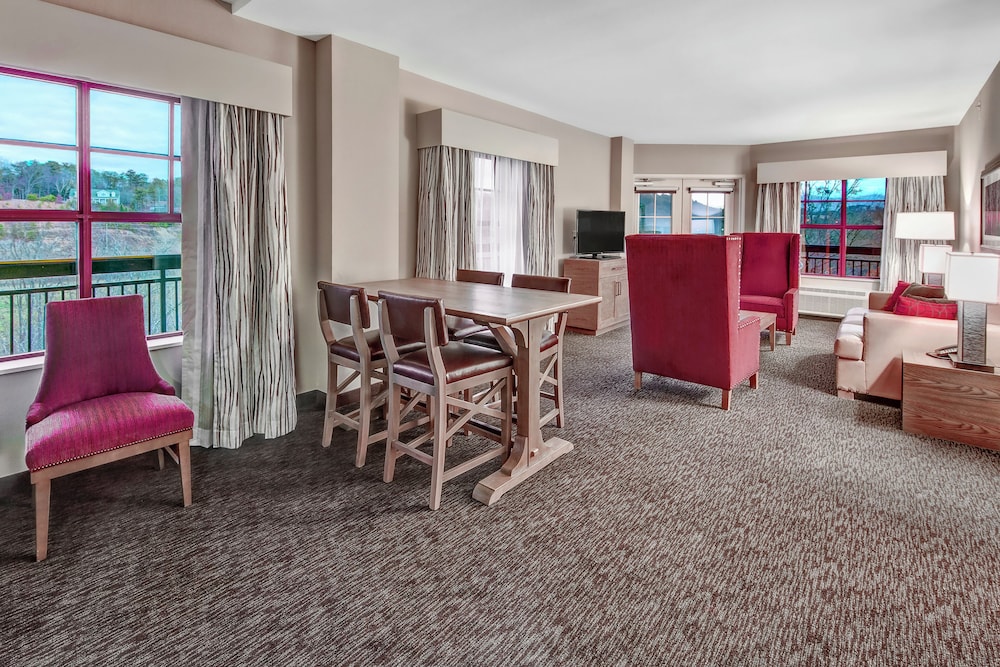 Black Fox Lodge Pigeon Forge, Tapestry Collection by Hilton, 写真 2