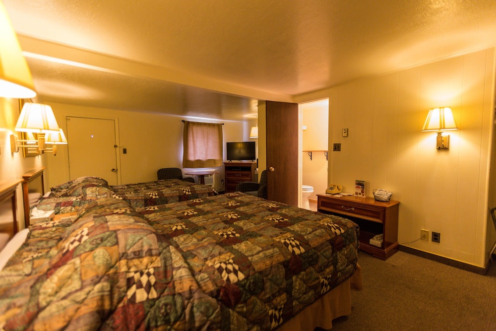 Double Room, 2 Queen Beds photo 1