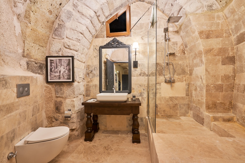 Deluxe Cave Rooms photo 3