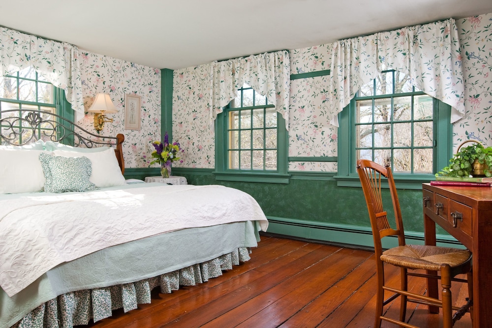 Traditional Room, 1 King Bed photo 2