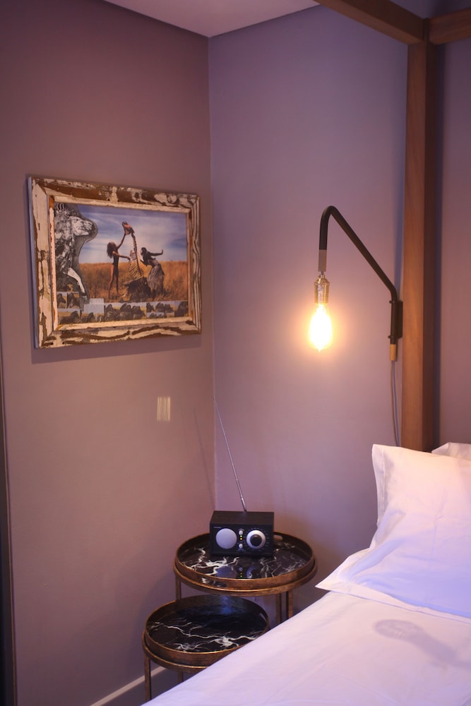 Room (2) photo 1