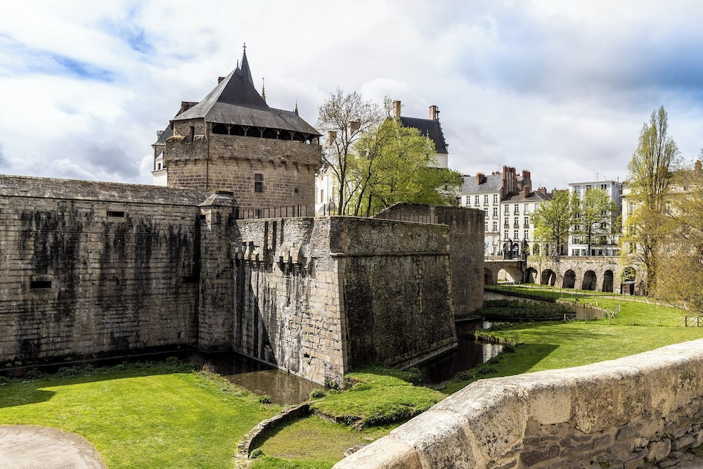 Superior Double Room (Castle or Garden View) - Photo 13
