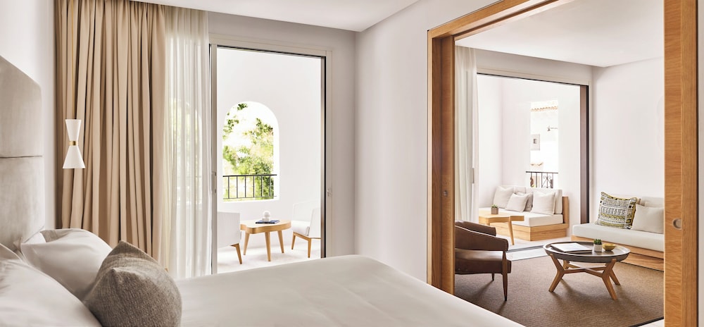 Deluxe Suite Plaza
