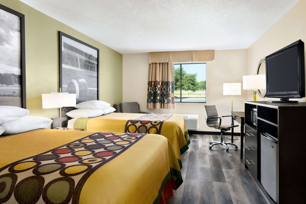Room, 2 Double Beds, Non Smoking - Photo 3