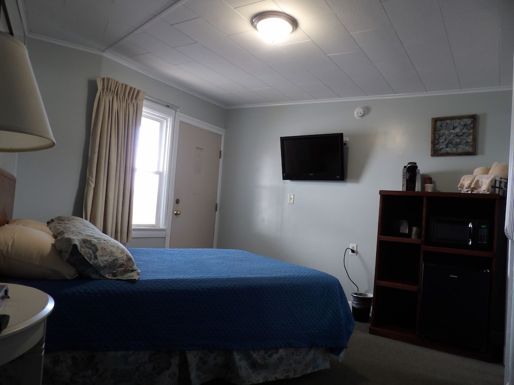 Basic Double Or Twin Room, Multiple Beds, Mountain View photo 2