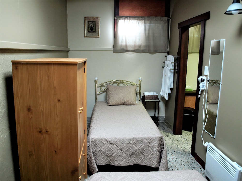 Junior Studio Suite, Multiple Beds, Shared Bathroom, Garden View photo 2