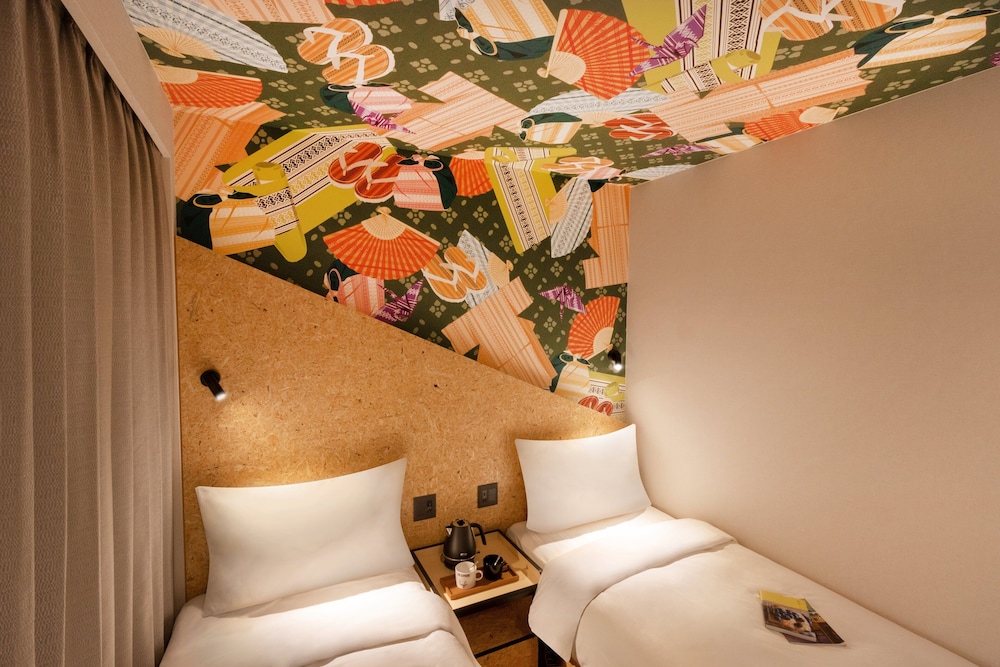 Studio, 2 Twin Beds, Corner (Side by Side Plus) - Photo 1